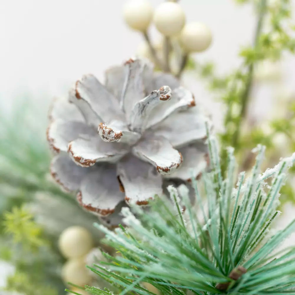 White Berry & Fircone Candle Ring